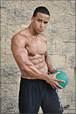 photographybyemmanuel:  Fitness Model MARIOPhotographer: Emmanuelwww.photographybyemmanuel.comIG: