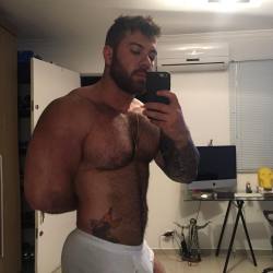 Sexy muscle guys