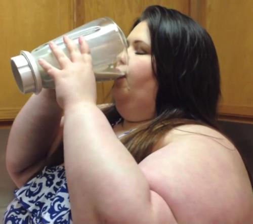 a-frank-admirer:  Good girls drink the weight gain shake without