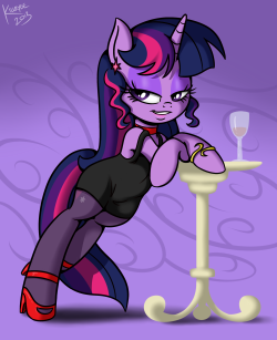 Sexy Twi in a little black dress, why didn’t I think of