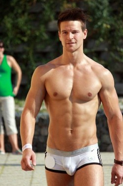 hotguysnextdoor:Starving for hot guys?