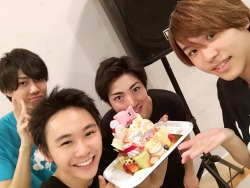 å¥å¤ªãã‚“Happy Birthday!!!Â æ¼”æŠ€é¢ã ã‘ã˜ã‚ƒãªãæ™®æ®µã‹ã‚‰ãŠä¸–è©±ã«ãªã£ã¦ã¾ã™ï¼è‰¯ã„ä½œå“ã‚’ä¸€ç·’ã«ä½œã‚Œã‚‹ã‚ˆã†ã«ãŒã‚€ã—ã‚ƒã‚‰ã«é£Ÿã‚‰ã„ã¤ã„ã¦ã„ãã¾ã™ï¼Â ã“ã‚Œã‹ã‚‰ã‚‚ã‚ˆã‚ã—ããŠé¡˜ã„ã—ã¾ã™ï¼Â æœ€é«˜ã®2