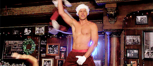 wolfgangsey:Justin Hartley in A Bad Mom’s Christmas trailer