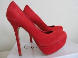 hellohighheels:  Hello High HeelsHelloHighHeels2.com