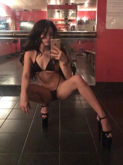 blairthestripper: stripper culture is taking selfies in front