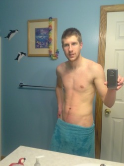 sextinguys:  Greg Cubitt 19yo loves showing off for the camera.