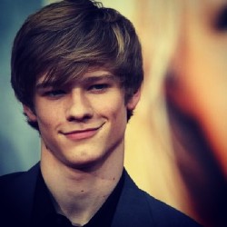 zianserra:  HERMOSO <3 #LucasTill