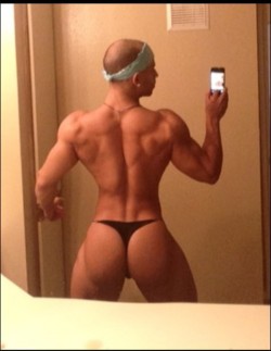 hotassnbulge:  small waist, big ass 