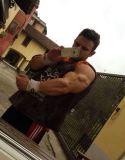 dieselssexymusclestories:  He was taking a picture of me as I