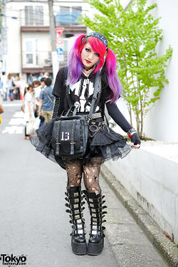 tokyo-fashion:  Moth in Lilac guitarist Lisa13 on the street