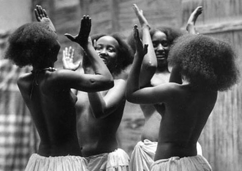 yearningforunity:Issa girls dancing, 1927  Somalia