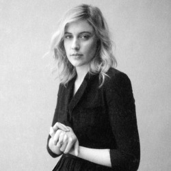 gretagerwig-daily:  Greta Gerwig photographed by Jody Rogac [x]