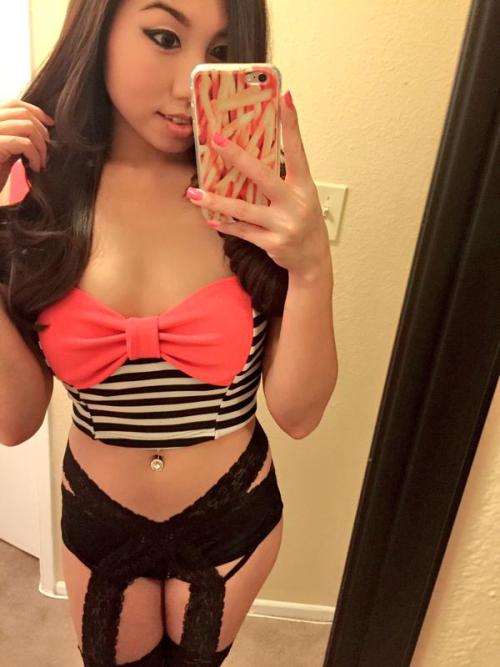 Sweet round hot Asian girl ass - Twitter -  @__sundaylove