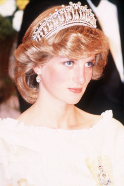 harpersbazaar:  #TheLIST: Royal Beauty Icons Princess Diana was