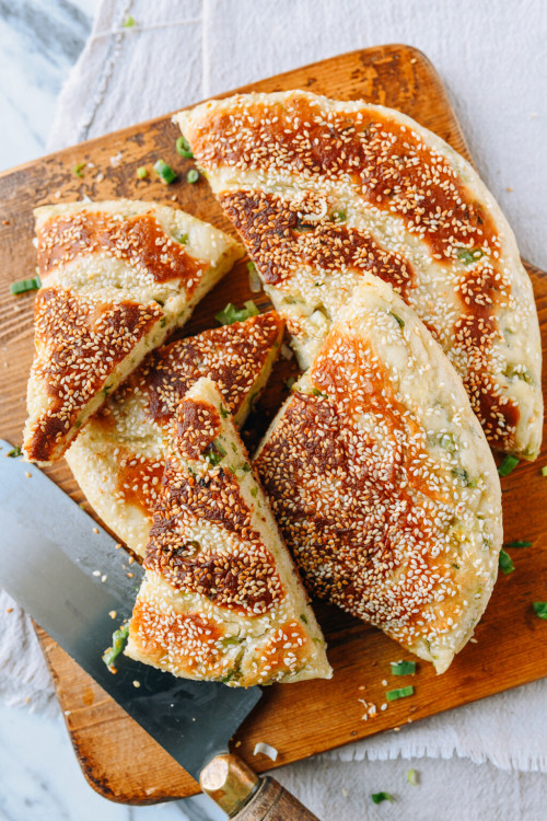 foodffs:  SHANGHAI SCALLION FLATBREAD (上海羌饼)Follow for