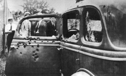 hystorics:  Bonnie and Clyde’s car after they were killed in