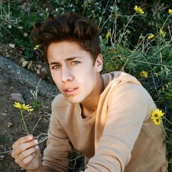 barefootyoutubers:Juanpa Zurita