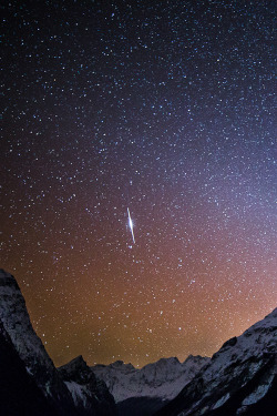 maya47000:  Meteorite over the Himalayas by Ryan Deboodt  ………….stunning