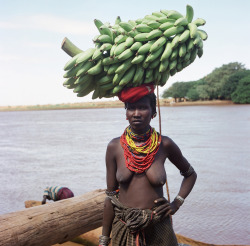 Dassanech girl, by Jean-Christophe Huet.