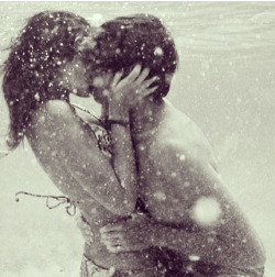 danaessss:  Kiss on We Heart It - http://weheartit.com/entry/89297726