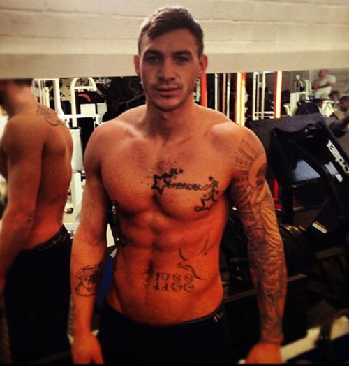 str8cock-gaycock-hotdick:  No complaints here kirk norcross  