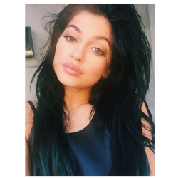 jenner-news:  Kylie: ”when your weave blows in the wind”