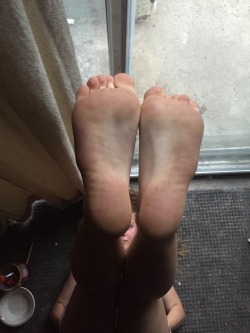 chuckelarms:  😘 Want to see more of these sexy feet?