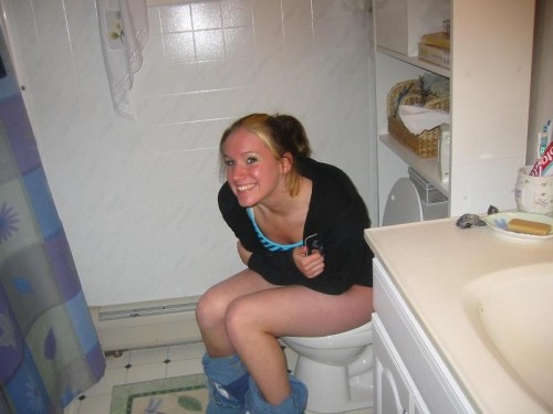 dimitrivegas:  Pooping girl
