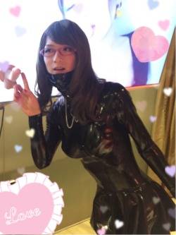 rumi-rubber:  I enjoyed photo session of latex yesterday. I was