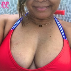 pinayprincessbeauty:  More pool time.  That right one likes to