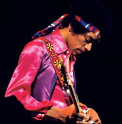 soundsof71:  Jimi Hendrix, by Alan Herr, via sandiegotribune