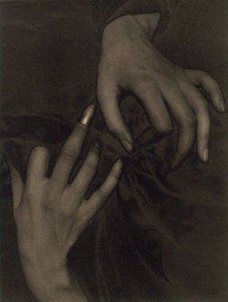 afroui:  George O'Keeffe | Hands & Thimble 1920