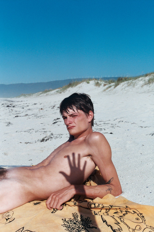 newloverofbeauty:  Katie Silvester:  Bather