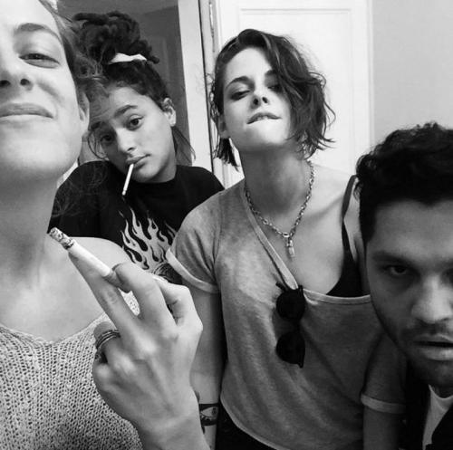 Kristen Stewart with friends (Riley Keough, CJ, etc) in Paris, july 4, 2015