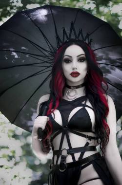 gothicandamazing:  Model: Dani DivinePhoto: Phantom PhotographyWelcome