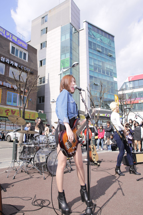 [HQ] Ji-in, Hongdae Street Concert - 2000 x 3000