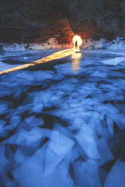 visualechoess:  Portal to Ice Age by Yanbing ShiF  