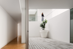 odaro:  house in leiria / aires mateus