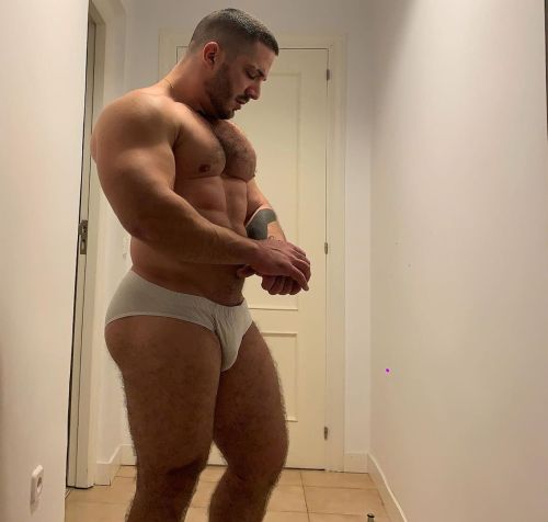 needsize:  Steve Raider
