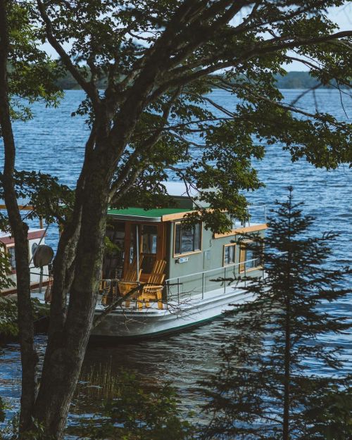 utwo:  Houseboat Maine New England© P.Crosby