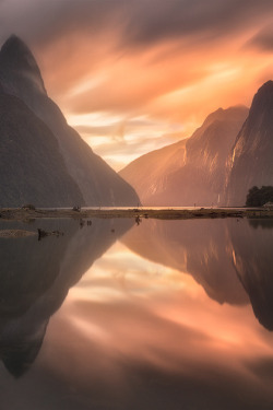 lsleofskye:Ray of Light Through Milford Sound