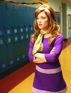 graybandanna:  Jane Levy in her Daphne costume in a Halloween