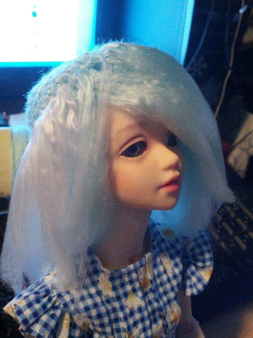 My first attempt at a home made wig is coming along nicely! I’m bringing one of my girls to Zenkaikon as Lyra Heartstrings.