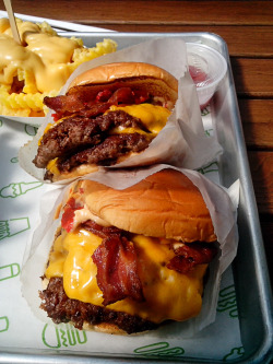 thebuffbaker:  yummyfoooooood:  Bacon Double Cheeseburgers  I