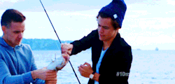 thirlwall-styles:  #imagine going fishing with Harry and Liam