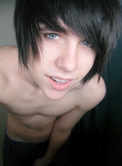 pompousprince:  PSA: that emo kid whose image was used to catfish