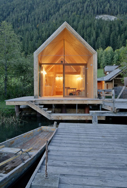 justthedesign:  The Bathhouse A By Architect Peter Jungmann Photo