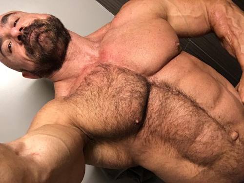 hairxxxtreme:  filthymuscle:  Mike Ergas   Hairy is better 