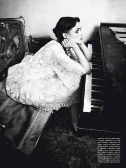 fashion-and-seek:  Astrid Berges Frisbey for Vogue Italia March