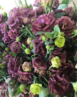 sunnymeadowsweddings:  Another round of chocolate lisianthus